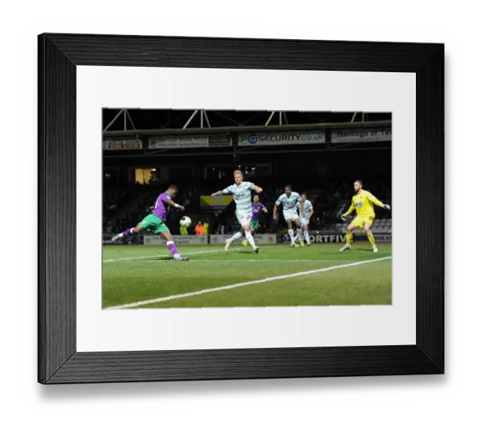 Framed Print : Kieran Agard Aims for Glory: Yeovil Town vs. Bristol City, Sky Bet League One