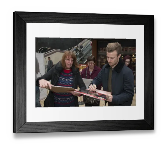 Framed Print : Bristol City's Wade Elliott Signs Autographs at Cabot Circus during Johnstones Paint Trophy (JPT) Framed Print : Bristol City's Wade Elliott Signs Autographs at Cabot Circus during Johnstones Paint Trophy (JPT)
