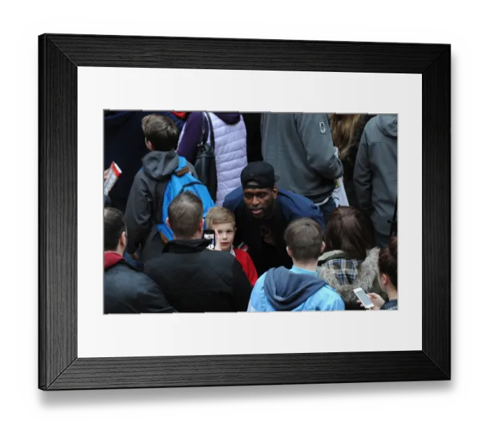 Framed Print : Bristol City's Jay Emmanuel-Thomas and Young Fan at Cabot Circus - Johnstones Paint Trophy Framed Print : Bristol City's Jay Emmanuel-Thomas and Young Fan at Cabot Circus - Johnstones Paint Trophy
