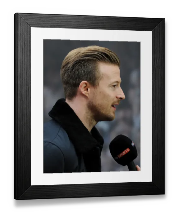 Framed Print : Wade Elliott of Bristol City Interviewed at Cabot Circus during Johnstones Paint Trophy Match Framed Print : Wade Elliott of Bristol City Interviewed at Cabot Circus during Johnstones Paint Trophy Match