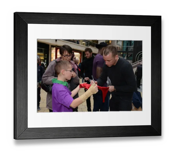 Framed Print : Bristol City's Aaron Wilbraham Signs Autographs at Cabot Circus during Johnstones Paint Trophy (JPT)