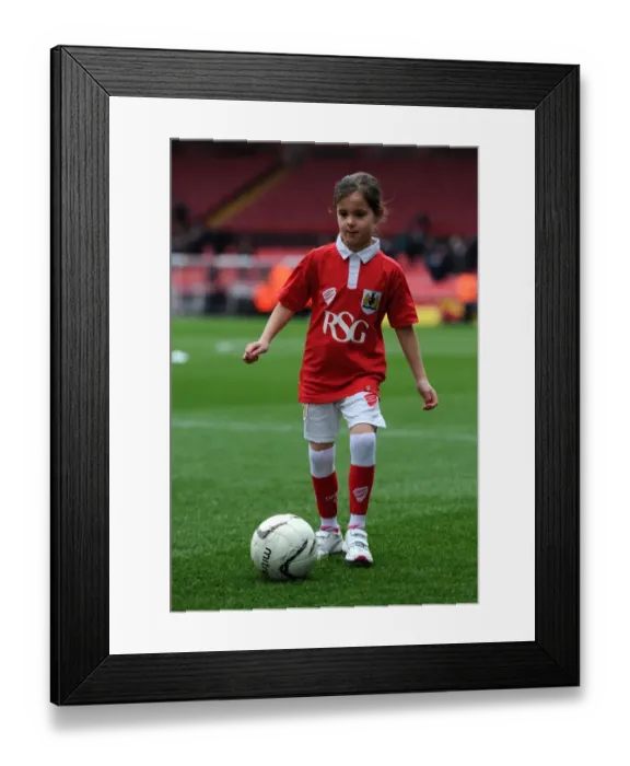 Framed Print : Bristol City vs Gillingham: Sky Bet League One Showdown at Ashton Gate - 14 March 2015