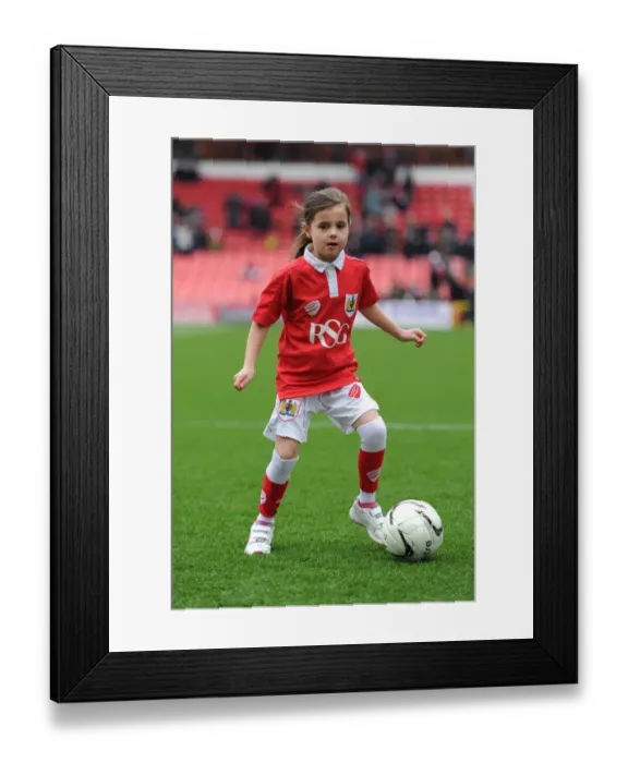 Framed Print : Bristol City vs Gillingham: Showdown in Sky Bet League One at Ashton Gate Stadium - 14 March 2015 Framed Print : Bristol City vs Gillingham: Showdown in Sky Bet League One at Ashton Gate Stadium - 14 March 2015