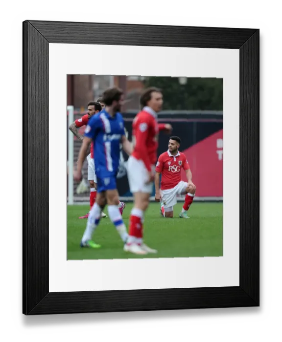 Framed Print : Bristol City's Derrick Williams Suffers Injury in Sky Bet League One Clash Against Gillingham Framed Print : Bristol City's Derrick Williams Suffers Injury in Sky Bet League One Clash Against Gillingham
