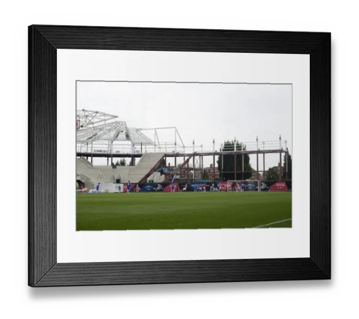 Framed Print : Play Continues at Ashton Gate: Bristol City vs Gillingham, Sky Bet League One (14 / 03 / 2015)