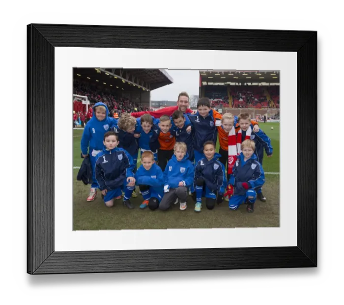 Framed Print : Bristol City vs Gillingham: Intense Football Action at Ashton Gate - 14 / 03 / 2015 Framed Print : Bristol City vs Gillingham: Intense Football Action at Ashton Gate - 14 / 03 / 2015