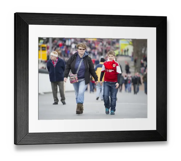 Framed Print : Bristol City FC Fans Heading to Wembley for Johnstone's Paint Final, 2015 Framed Print : Bristol City FC Fans Heading to Wembley for Johnstone's Paint Final, 2015