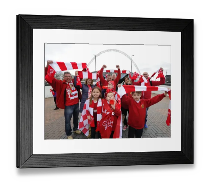 Framed Print : Thousands of Ecstatic Bristol City Fans Gather at Wembley Stadium for Johnstone's Paint Trophy Final