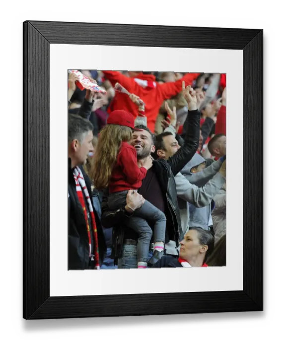 Framed Print : Bristol City FC Triumphs in Johnstone's Paint Final: Dean Edwards Celebration Framed Print : Bristol City FC Triumphs in Johnstone's Paint Final: Dean Edwards Celebration