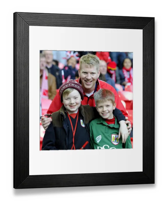Framed Print : Bristol City FC Fans Celebrate Johnstone's Paint Trophy Victory at Wembley Stadium (2015) Framed Print : Bristol City FC Fans Celebrate Johnstone's Paint Trophy Victory at Wembley Stadium (2015)