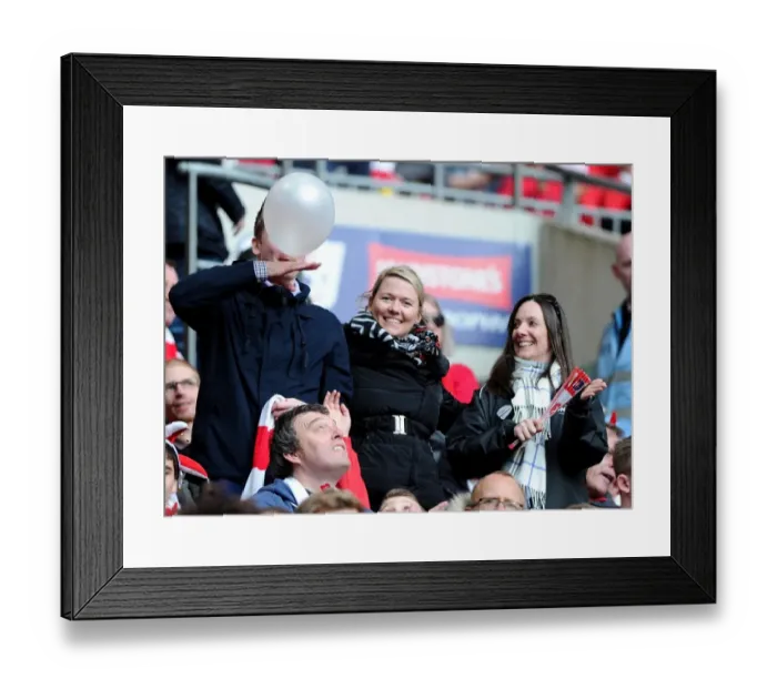 Framed Print : Triumphant Bristol City Fans Celebrate Johnstone's Paint Trophy Victory at Wembley Stadium