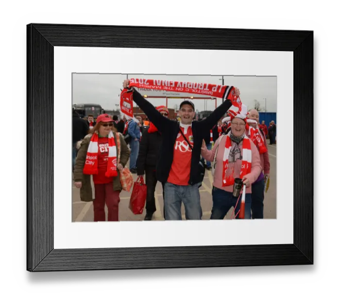 Framed Print : Bristol City Fans Heading to Wembley for Johnstone's Paint Trophy Final Against Walsall Framed Print : Bristol City Fans Heading to Wembley for Johnstone's Paint Trophy Final Against Walsall