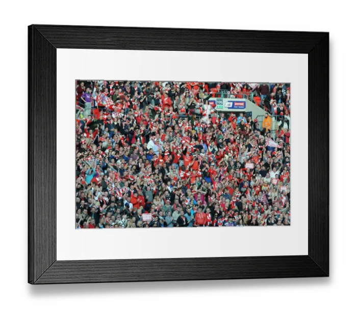 Framed Print : Triumphant Moment: Bristol City FC Wins Johnstone's Paint Trophy at Wembley Stadium (2015)