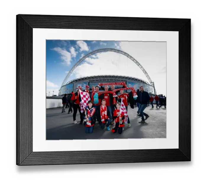 Framed Print : Thrilling Johnstones Paint Final: Fans in Action - Bristol City vs Walsall at Wembley Stadium