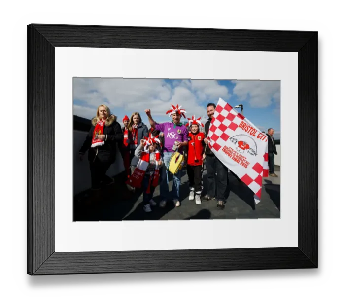 Framed Print : Thousands of Bristol City Fans En route to Wembley Stadium for the Johnstones Paint Trophy Final, 2015 Framed Print : Thousands of Bristol City Fans En route to Wembley Stadium for the Johnstones Paint Trophy Final, 2015