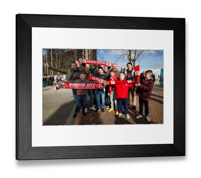 Framed Print : Thousands of Passionate Bristol City Fans Converge on Wembley Stadium for the Johnstones Paint Trophy Final