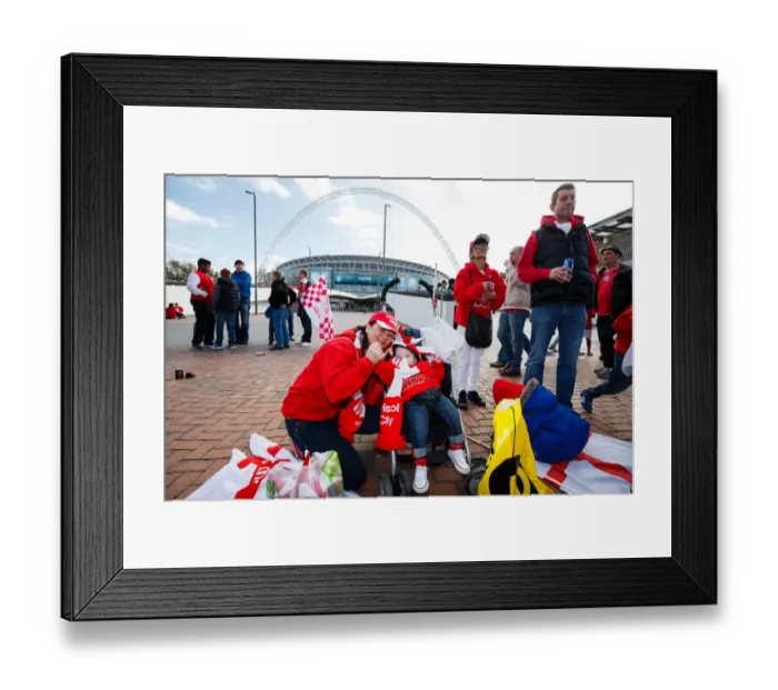 Framed Print : Thousands of Passionate Bristol City Fans Converge on Wembley Stadium for the Johnstones Paint Trophy Final Framed Print : Thousands of Passionate Bristol City Fans Converge on Wembley Stadium for the Johnstones Paint Trophy Final