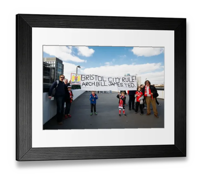 Framed Print : Thousands of Bristol City Fans Heading to Wembley Stadium for the Johnstones Paint Trophy Final, 2015 Framed Print : Thousands of Bristol City Fans Heading to Wembley Stadium for the Johnstones Paint Trophy Final, 2015