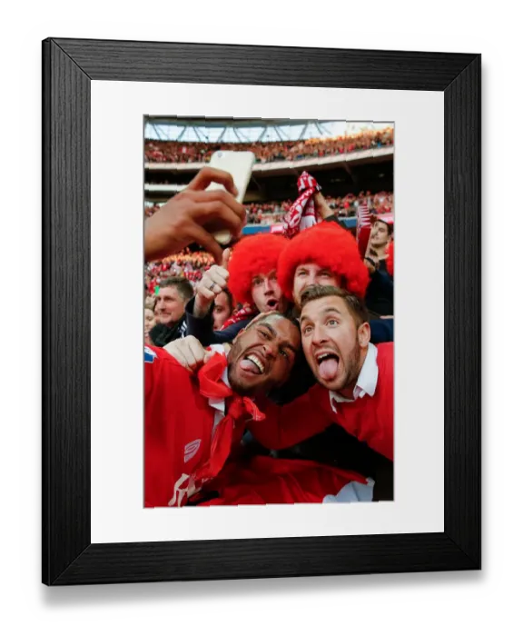 Framed Print : Bristol City Celebrate 2-0 Victory over Walsall in Johnstones Paint Trophy Final at Wembley Stadium Framed Print : Bristol City Celebrate 2-0 Victory over Walsall in Johnstones Paint Trophy Final at Wembley Stadium