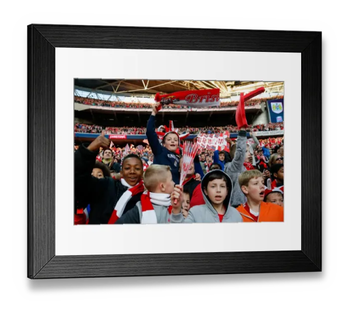 Framed Print : Triumphant Bristol City Fans Celebrate 2-0 Win and Football League Trophy Victory at Wembley Stadium