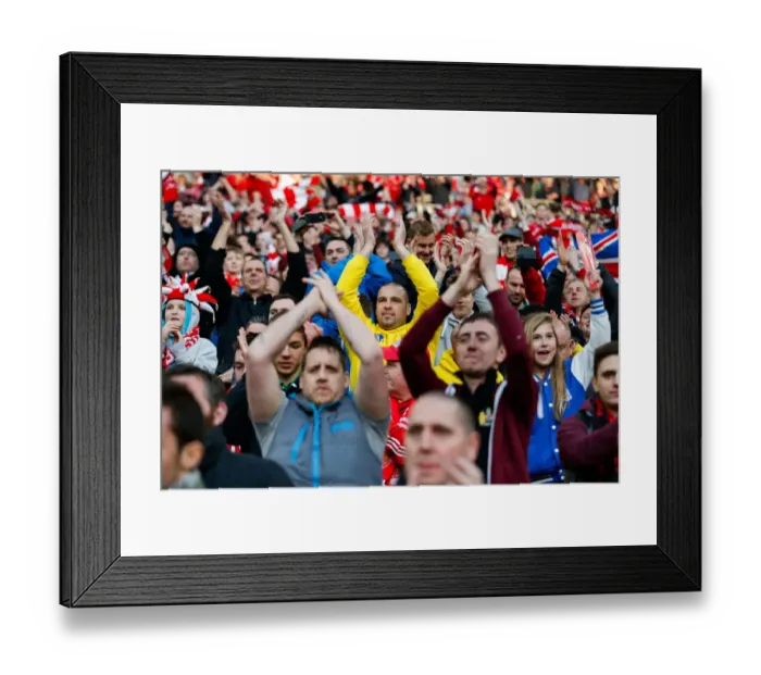 Framed Print : Bristol City FC: Triumphant 2-0 Victory over Walsall in Johnstones Paint Trophy Final - Fans Celebrate