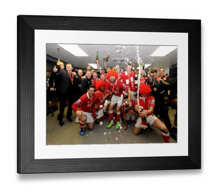Framed Print : Bristol City FC: Triumphant in the Johnstone's Paint Trophy - Champagne Celebration in the Changing Room
