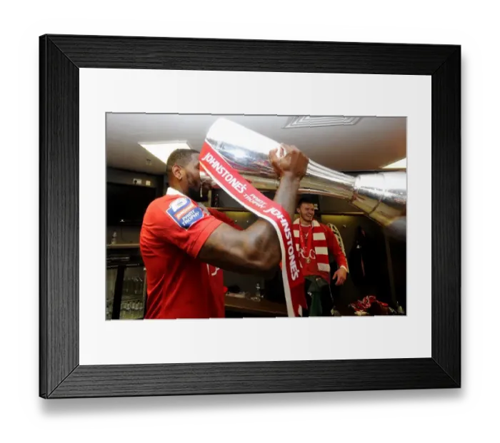 Framed Print : Bristol City's Jay Emmanuel-Thomas Celebrates Johnstone's Paint Trophy Victory with the Trophy Framed Print : Bristol City's Jay Emmanuel-Thomas Celebrates Johnstone's Paint Trophy Victory with the Trophy