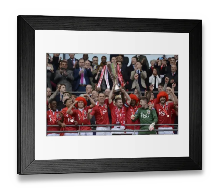 Framed Print : Bristol City Footballers Celebrate Johnstone's Paint Trophy Victory with Aaron Wilbraham and Wade Elliott (2015)