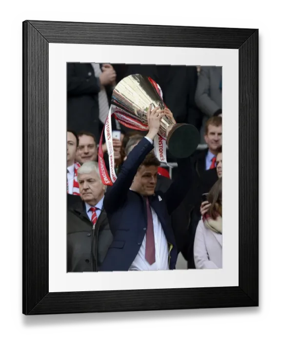 Framed Print : Bristol City FC: Matt Smith's Triumphant Lift of the Johnstone's Paint Trophy at Wembley Stadium Framed Print : Bristol City FC: Matt Smith's Triumphant Lift of the Johnstone's Paint Trophy at Wembley Stadium