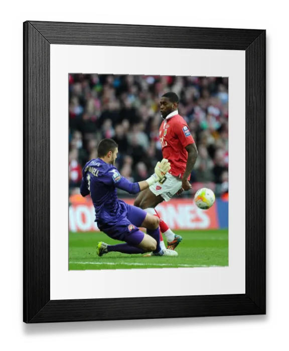 Framed Print : Bristol City vs Walsall: Jay Emmanuel-Thomas Thwarted by Richard O'Donnell in Johnstone's Paint Trophy Final Framed Print : Bristol City vs Walsall: Jay Emmanuel-Thomas Thwarted by Richard O'Donnell in Johnstone's Paint Trophy Final