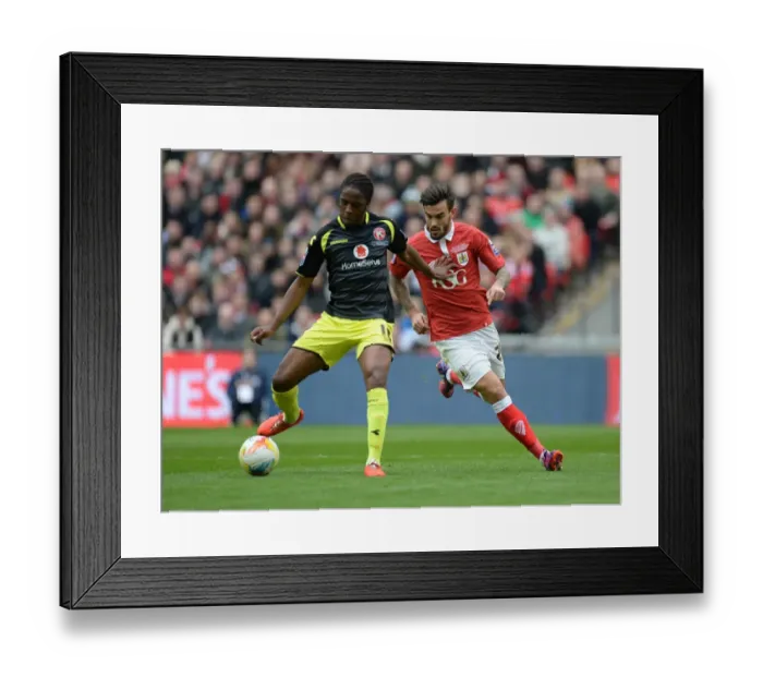 Framed Print : Bristol City vs Walsall: Intense Moment as Marlon Pack Challenges Romaine Sawyers at the Johnstone's Paint Trophy Final