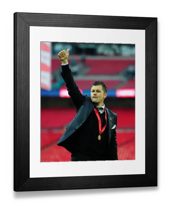 Framed Print : Steve Cotterill Celebrates with Fans: Bristol City's JPT Victory (22 / 03 / 2015) Framed Print : Steve Cotterill Celebrates with Fans: Bristol City's JPT Victory (22 / 03 / 2015)