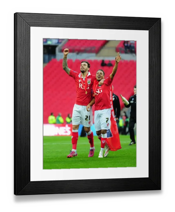 Framed Print : Bristol City Celebrates Johnstone's Paint Trophy Victory: Marlon Pack and Korey Smith Rejoice