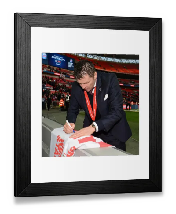 Framed Print : Bristol City FC: Steve Cotterill Celebrates Johnstone Paint Trophy Victory with Adoring Fans at Wembley Stadium
