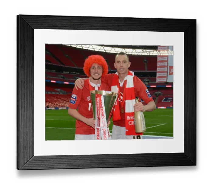 Framed Print : Bristol City: Johnstone Paint Trophy Victory Celebration at Wembley Stadium