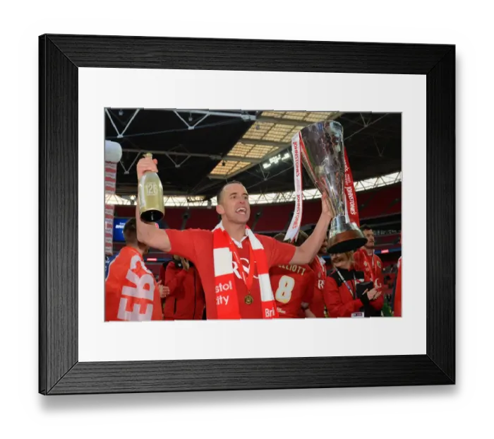 Framed Print : Bristol City's Aaron Wilbraham Lifts the Johnstone Paint Trophy at Wembley Stadium