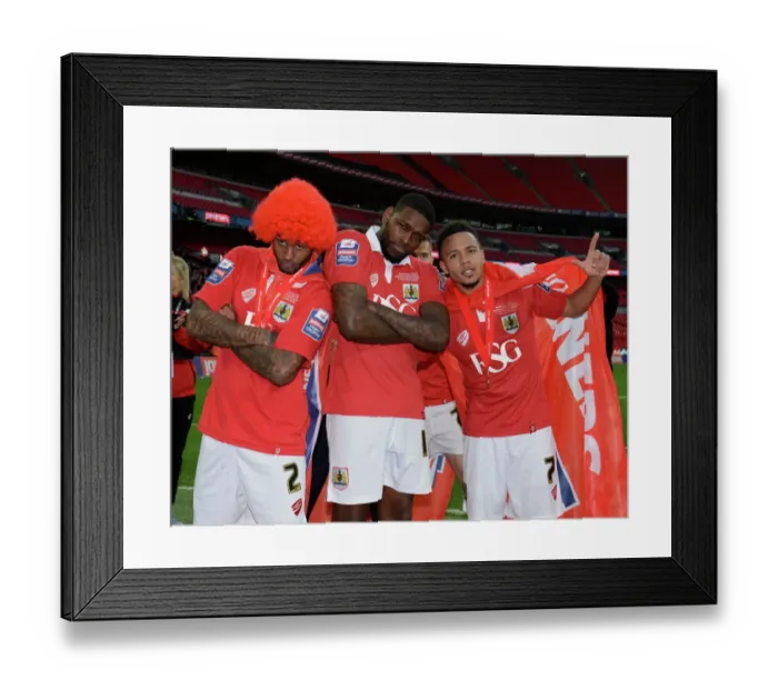 Framed Print : Bristol City: Celebrating Johnstone Paint Trophy Victory over Walsall