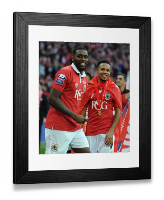 Framed Print : Bristol City Celebrates Johnstone Paint Trophy Victory over Walsall