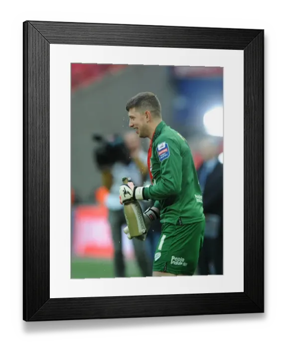 Framed Print : Bristol City FC: Frank Fielding's Johnstone Paint Trophy Victory - Wembley Triumph