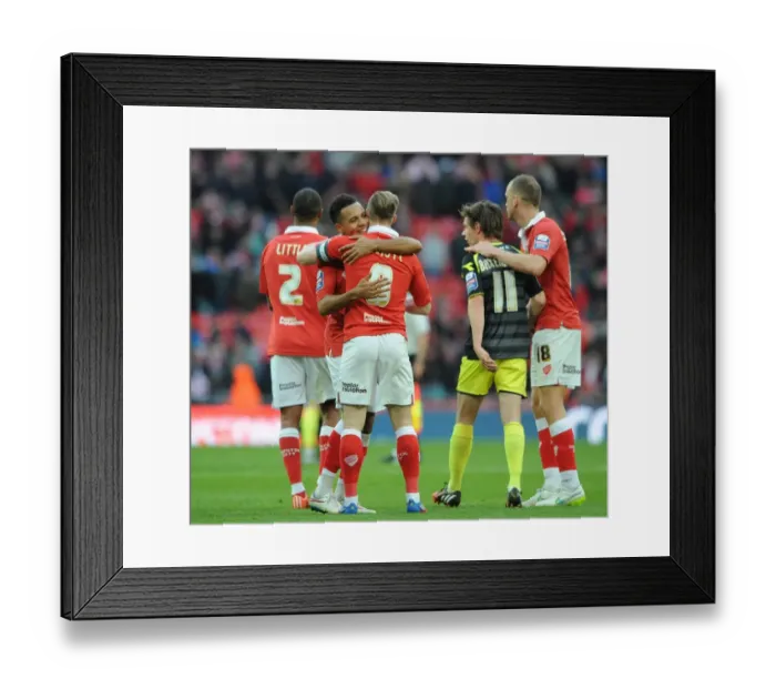 Framed Print : Bristol City Football Club: Korey Smith and Wade Elliott Celebrate Johnstone's Paint Trophy Victory at Wembley Stadium