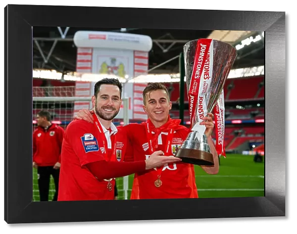 Bristol City FC: Greg Cunningham and Joe Bryan Celebrate Johnstones Paint Trophy Victory over Walsall (2015)