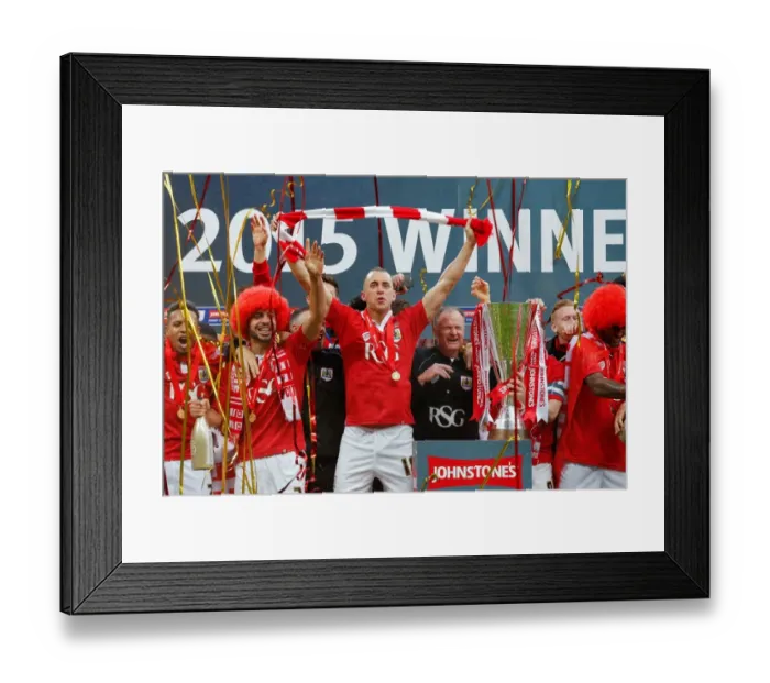 Framed Print : Bristol City FC: Lifting the Johnstones Paint Trophy - 2-0 Victory over Walsall at Wembley