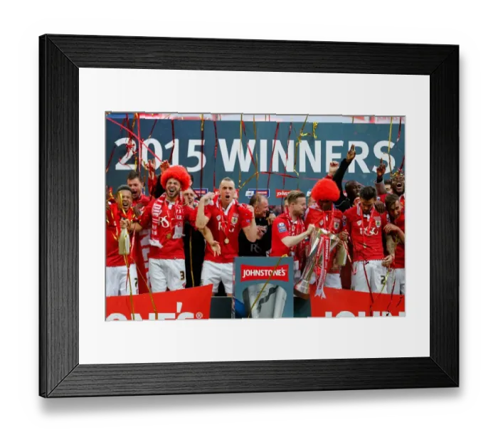 Framed Print : Bristol City players lift the Football League Trophy after thay win the match 2-0 - Photo mandatory by-line Framed Print : Bristol City players lift the Football League Trophy after thay win the match 2-0 - Photo mandatory by-line
