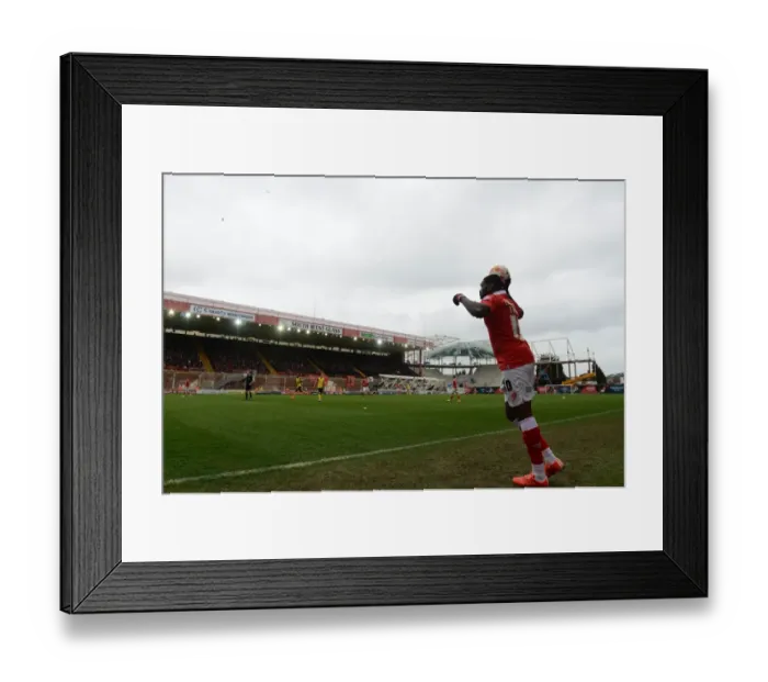 Framed Print : Bristol City's Jay Emmanuel-Thomas in Action Against Barnsley, March 2015 Framed Print : Bristol City's Jay Emmanuel-Thomas in Action Against Barnsley, March 2015