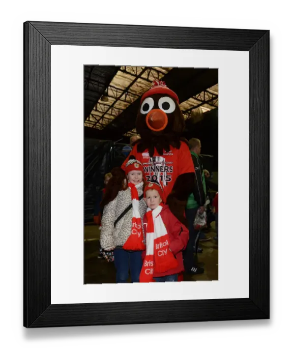 Framed Print : Bristol City vs Barnsley: Sky Bet League One Clash at Ashton Gate, March 2015 Framed Print : Bristol City vs Barnsley: Sky Bet League One Clash at Ashton Gate, March 2015