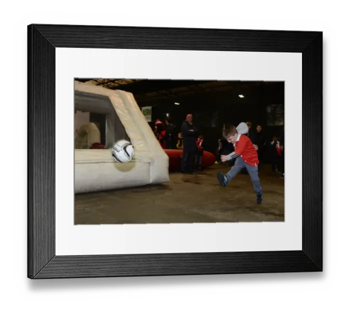 Framed Print : Football Rivalry Flares Up in Sky Bet League One: Bristol City vs Barnsley, March 2015 Framed Print : Football Rivalry Flares Up in Sky Bet League One: Bristol City vs Barnsley, March 2015