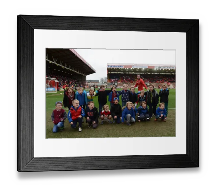 Framed Print : Intense Clash: Bristol City vs Barnsley in Sky Bet League One (March 2015)