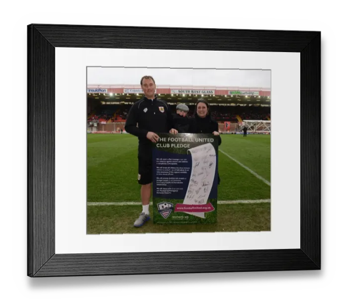 Framed Print : Bristol City vs Barnsley: Football United at Ashton Gate - Sky Bet League One Clash (28 / 03 / 2015) Framed Print : Bristol City vs Barnsley: Football United at Ashton Gate - Sky Bet League One Clash (28 / 03 / 2015)