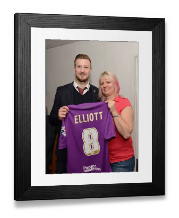 Framed Print : Bristol City vs Barnsley: Wade Elliott in Action, March 2015 Framed Print : Bristol City vs Barnsley: Wade Elliott in Action, March 2015