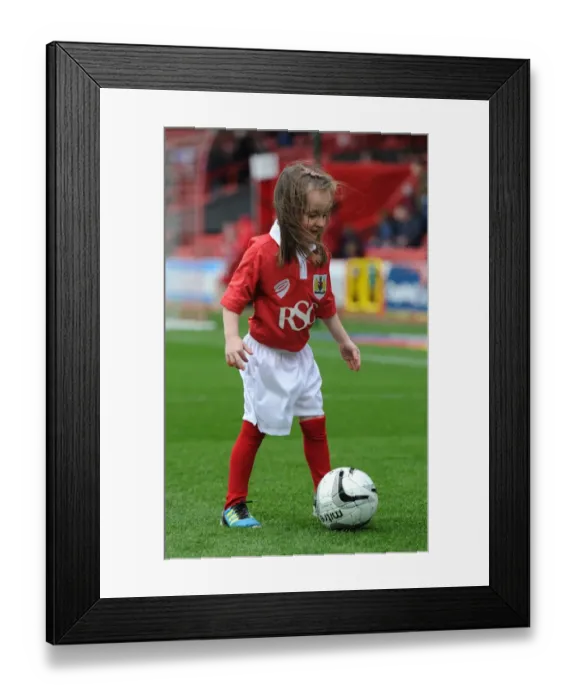 Framed Print : Bristol City vs Barnsley Showdown: A Football Rivalry at Ashton Gate - 28 March 2015